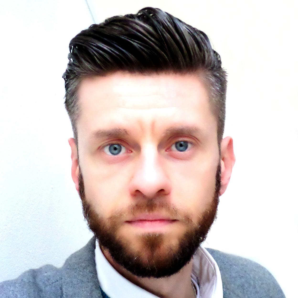 portrait picture of Dr Aloi