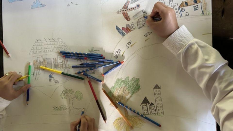 hands drawing with coloured pencils 