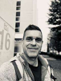 Photo of Dr Thomas Zacharias